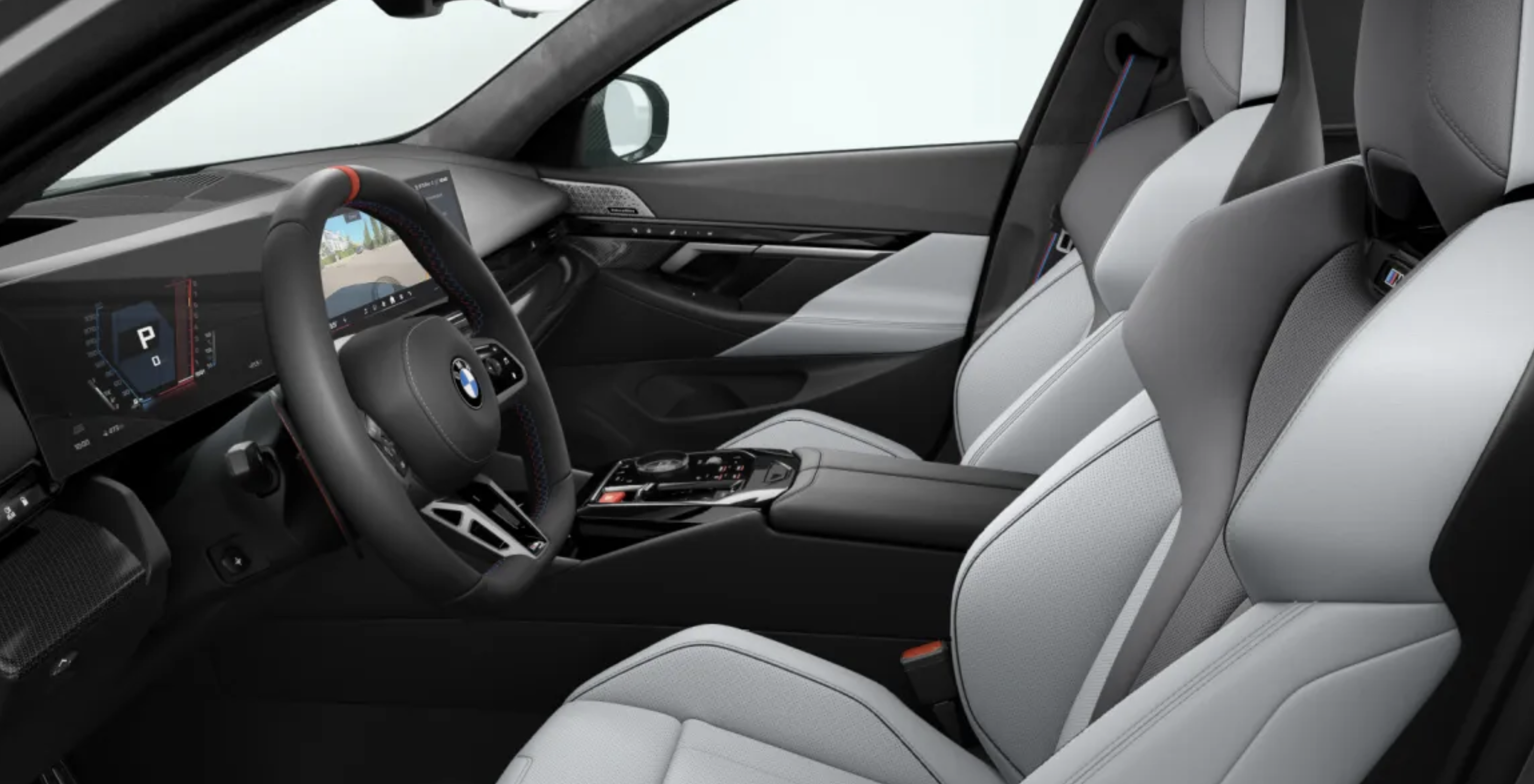 BMW M5 SEDAN | nový model | V8 biturbo hybrid 727 koní | super sportovní hybridní sedan | novinka ve výrobě | šedá matná s bílou kůží | maximální výbava | první nové auto | velká sleva | nákup online | AUTOiBUY.com